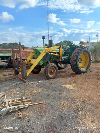Tractor John Deere 2030 con pala