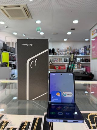 Samsung Galaxy Z Flip7