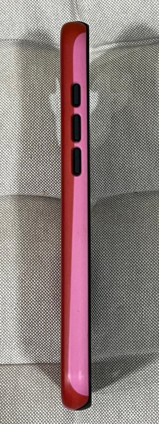 Funda iPhone 16 Plus Rayas Rosas y Rojas