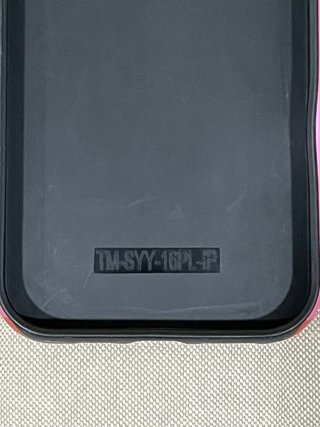 Funda iPhone 16 Plus Rayas Rosas y Rojas