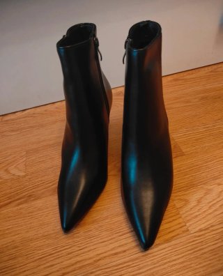 Botines Negros de Tacón