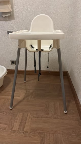 Recoger en Barcelona Trona infantil blanca Ikea