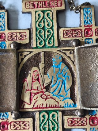Cruz de Jerusalén Vintage con Relicario