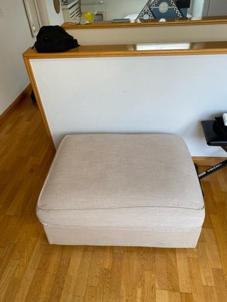 Reposapiés KIVIK beige con almacenaje