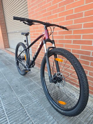 Bicicleta Trek Marlin 6 T-M/L Rojo/Negro 2025