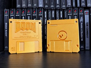 Disquete Decorativo DOOM Réplica 3D