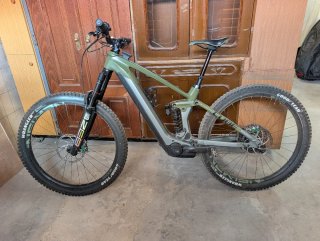 Bicicleta Eléctrica CUBE STEREO 140 TM HYBRID