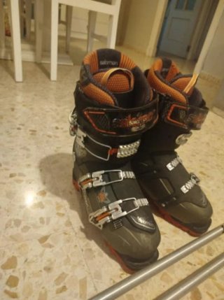Esquís, Botas, Casco, Gafas y 2 pares bastones