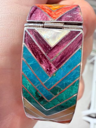 Brazalete plata 950 con incrustaciones de mineral.