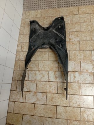 Tapa bajo Yamaha Jog