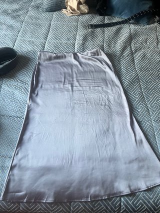 Falda satinada gris