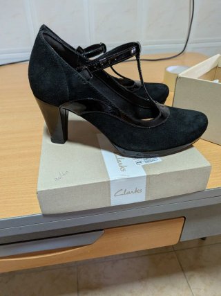 Zapatos de tacón negros Clarks mujer