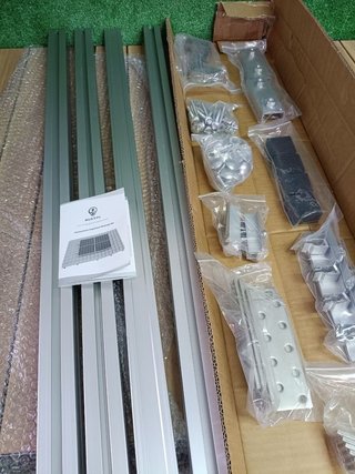 Juego de montaje de teja fotovoltaica Nuasol