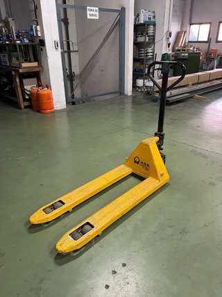 Transpaleta manual 2.200 kg