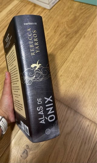 Alas de onix, libro de fantasia increible.