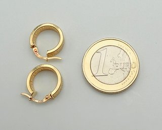 Pendiente de oro de 18k. Peso: 1.47 gr.