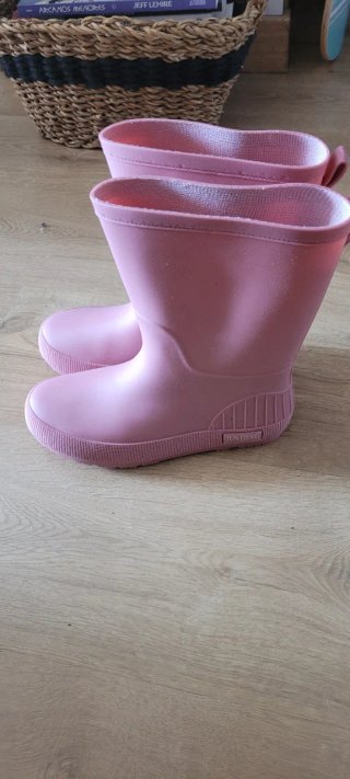 Botas de agua rosas para niña