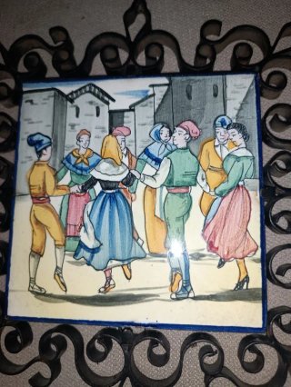 Azulejo Antiguo con Escena Pintada