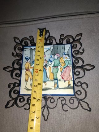 Azulejo Antiguo con Escena Pintada