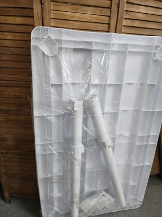 Tavolo ovale bianco in plastica