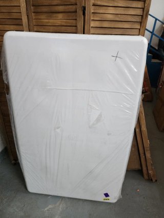 Tavolo ovale bianco in plastica