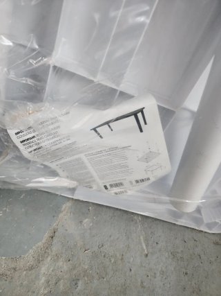 Tavolo ovale bianco in plastica