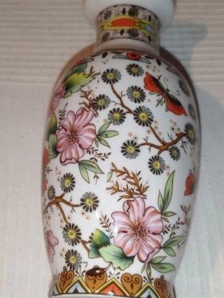 Precioso jarrón florero marca Jambo. 20 cm.