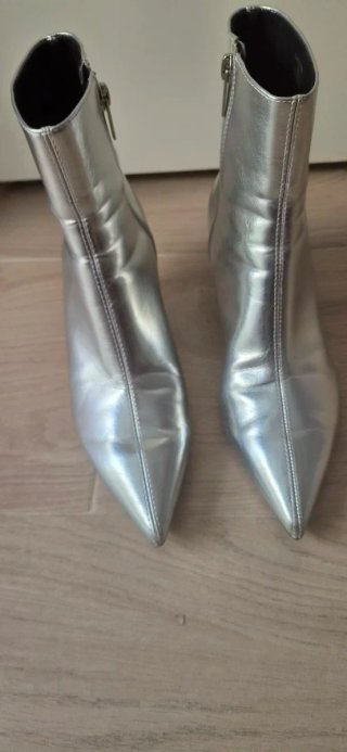 Botines de piel plateados Zara