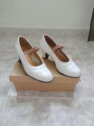 Zapatos Flamenco Blancos