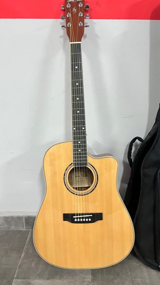 Chitarra acustica Harley Benton