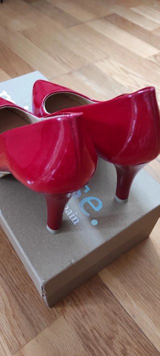 Zapatos de tacón rojos