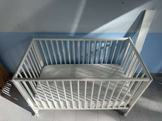 Cuna IKEA GULLIVER + colchón Sedaconfort + ruedas