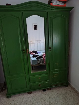 Armario de madera verde