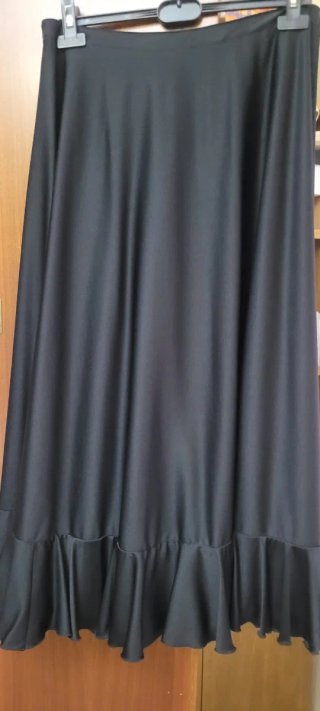 Falda flamenca negra con volantes