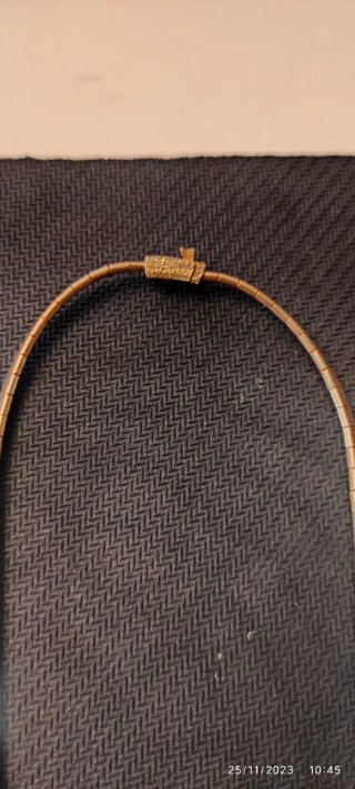 Gargantilla oro de 18 kt con colgante de malaquita