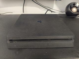 PlayStation 4 Slim Negra