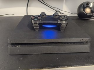 PlayStation 4 Slim Negra