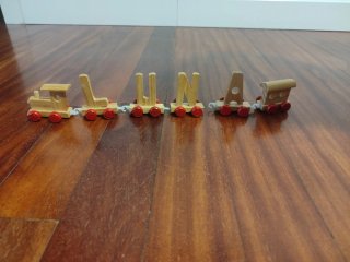 Trenecito de madera con nombre LUNA