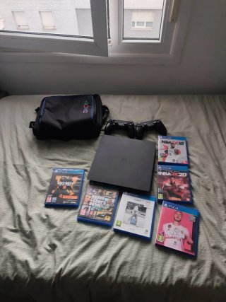 PS4 (PlayStation 4) Negra + 5 Juegos + Mandos