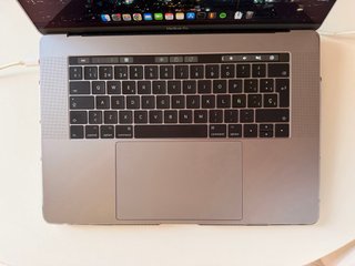 MACBOOK PRO 15” 2016 A1707 EN BUEN ESTADO