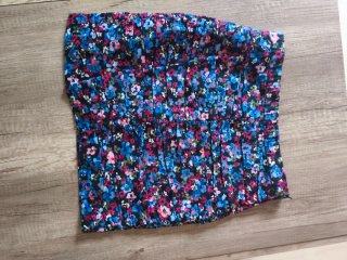 Minifalda floral negra