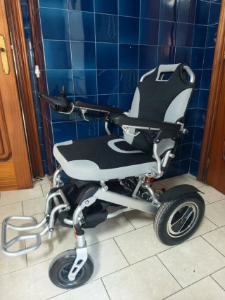 Silla de ruedas eléctrica plegable