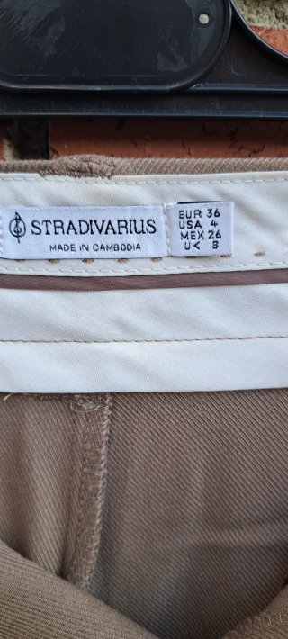 Pantalón de vestir Stradivarius beige
