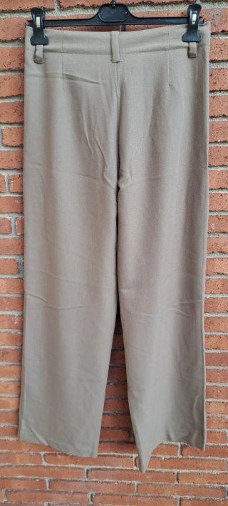 Pantalón de vestir Stradivarius beige