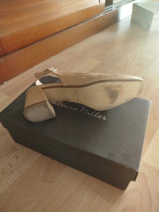 Zapatos de tacón beige