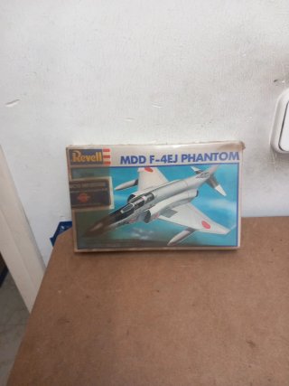 Maqueta Revell MDD F-4EJ Phantom 1/144