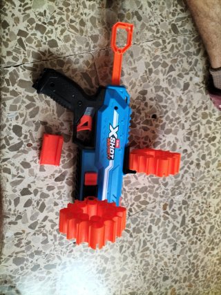 Pistola X-Shot Insanity Zuru + accesorios