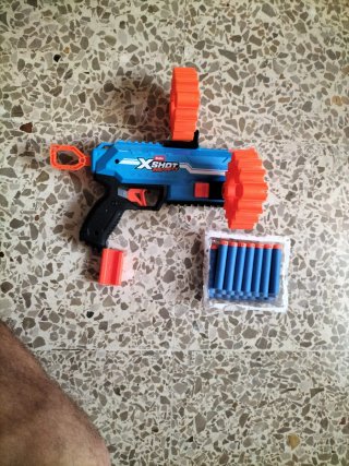 Pistola X-Shot Insanity Zuru + accesorios