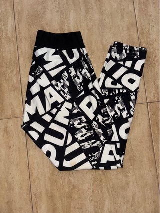 Leggings Puma con estampado de letras