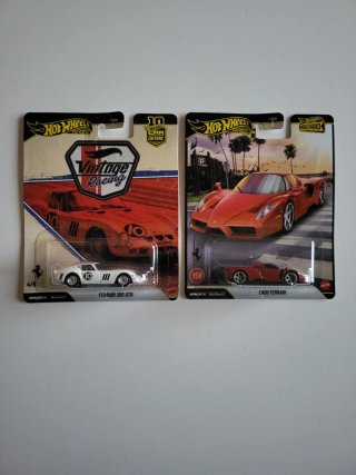 2 Modellini Hot Wheels Premium Ferrari